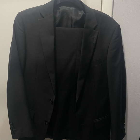 BLACK SUIT blazer size 36R and pants 33x30 Calvin Klein